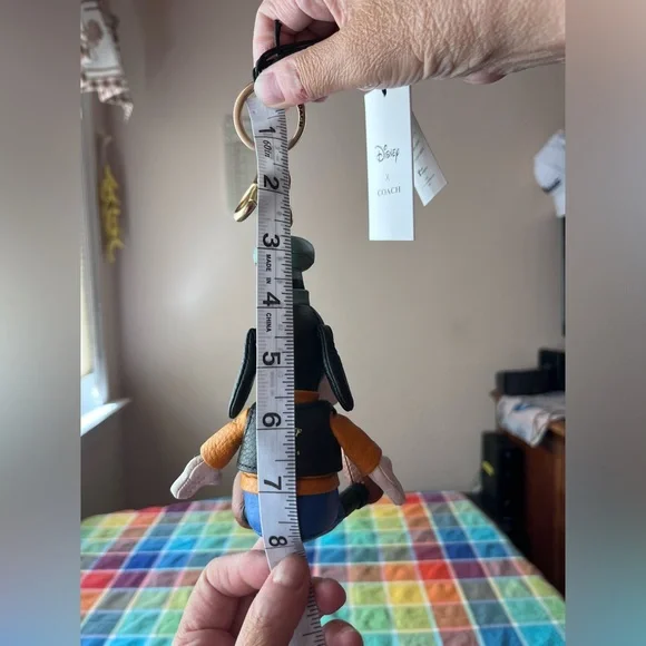 🐶 DISNEY X COACH GOOFY BAG CHARM-KEYCHAIN 🐶 NWT 🐶 - Picture 16 of 16